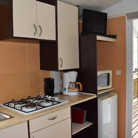 Du Creulet مكان تخييم